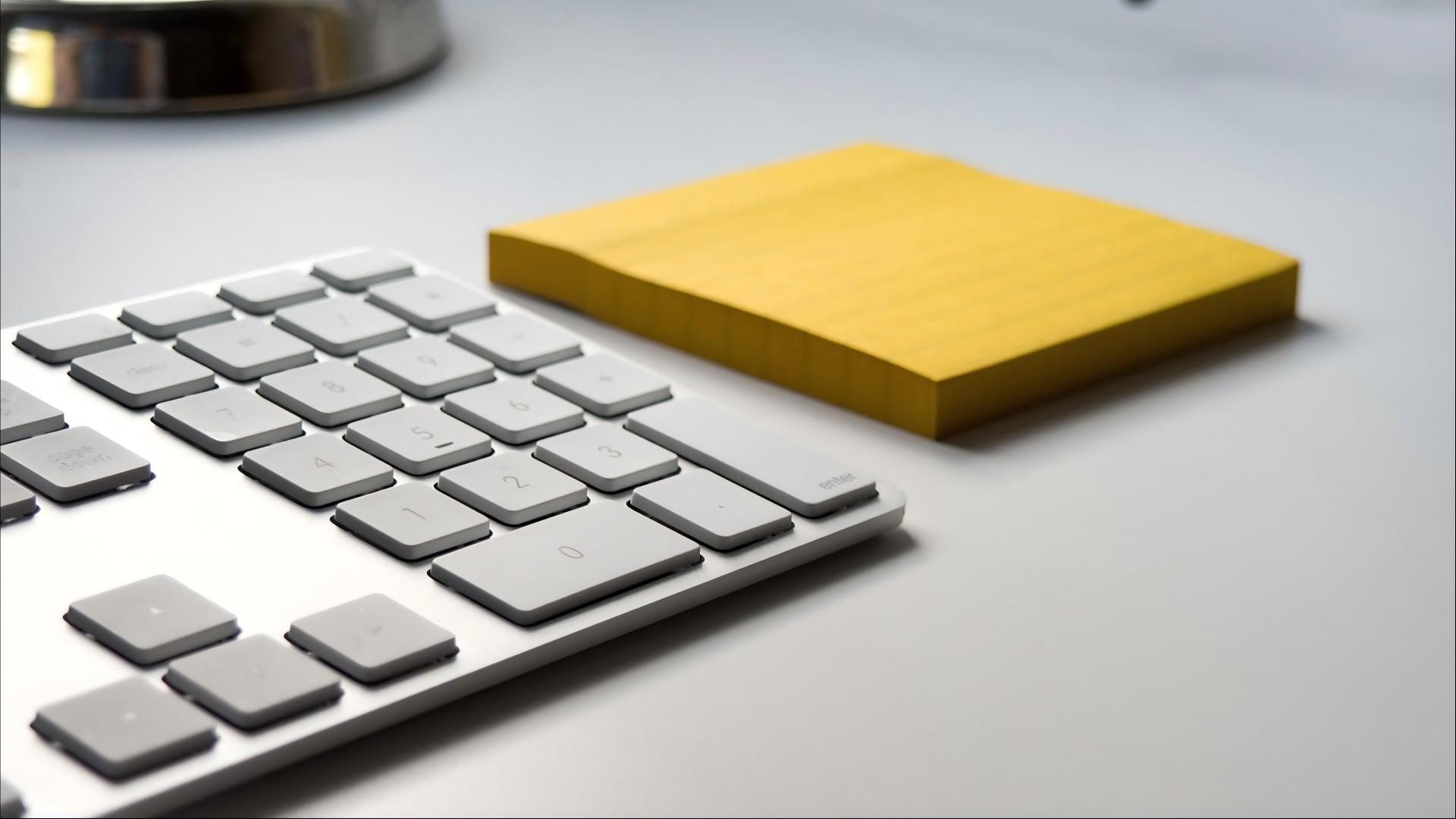 stocksnap-keyboard-2557637_1920(1)